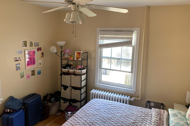 Bedroom - Summer Sublet in Glover Park! Apartments