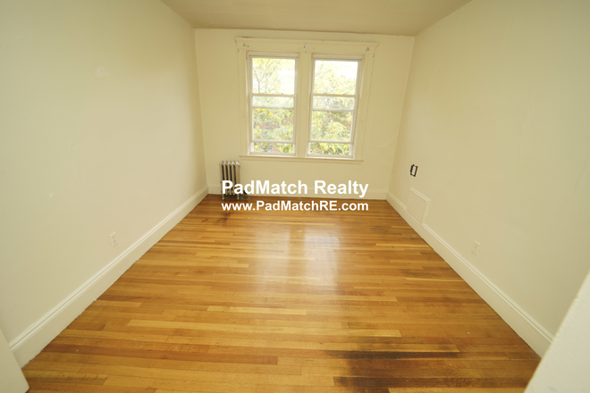 Bedroom - No broker fee 2 BHK for up to 4 people near T! Heat and hot water incl, has a balcony! Apartments