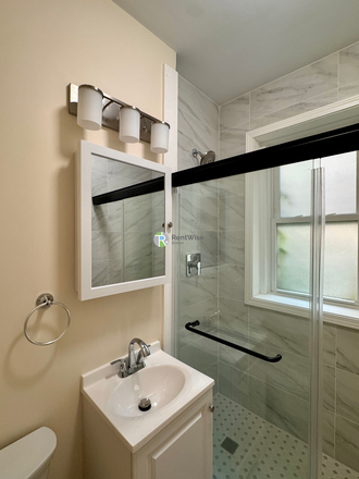 1 - Renovated Pet-Friendly Brighton Studio with Heat & Hot Water Included Apartments