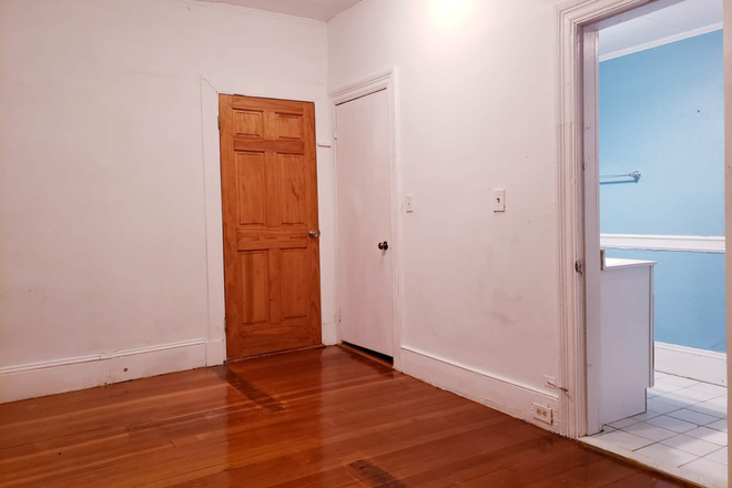 Master Suite with Private Ensuite Full Bathroom at $1225/month - Nice Furnished Room near BC Main Campus, BC Law & T to NEU, Harvard & Longwood, Free WiFi, No Fee