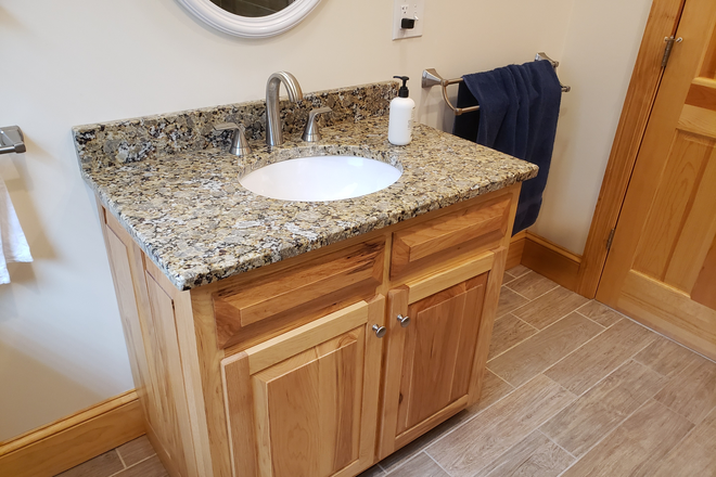 Bathroom - 58 & 60 John Street /Shared Unit, Grad Students/Off Street Parking UTILITIES INCLUDED/FREE PAR