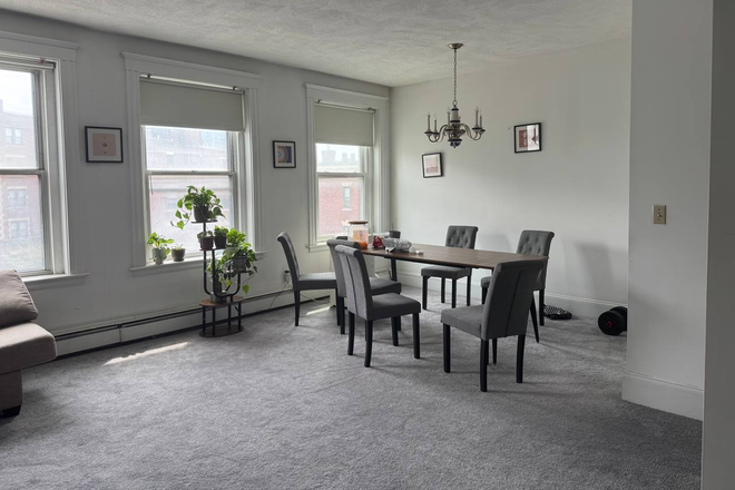 Dining - Private bedroom in spacious 3B/2B apartment