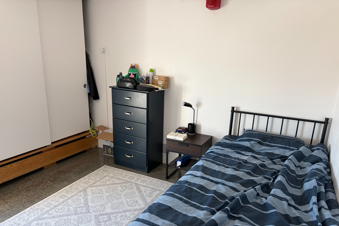 Bedroom - Bed, Dresser, Side Table - Peabody Terrace Tower (HUH)