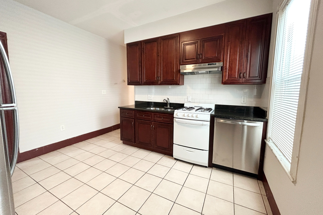 Kitchen - Room rental - Large 4 bed 1.5 bath on Maryland Street Apartments