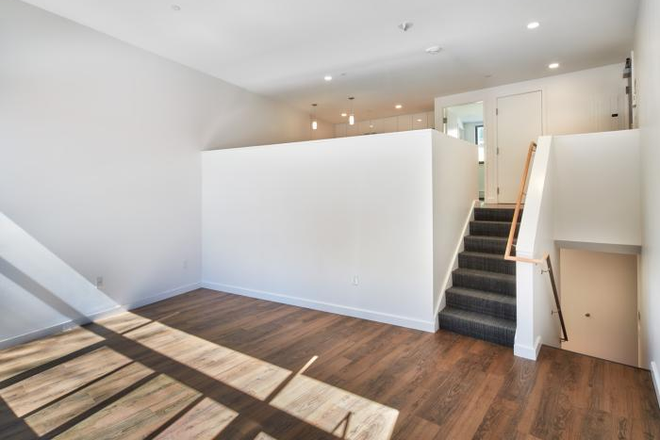 Living Room - Spacious apartment Soldiers Field Park (2 of 3 bedrooms available)