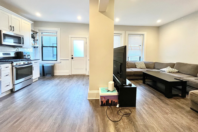 Kitchen/Living Room - Apartment close to campus