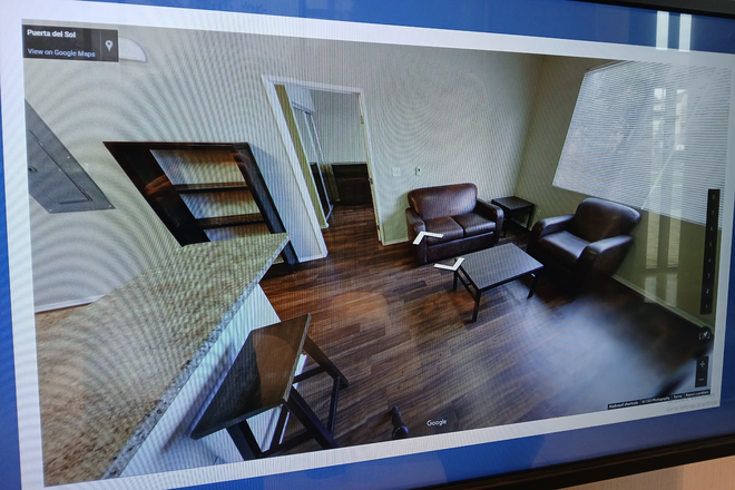 Living room - Puerta Del Sol - RELET Apartments