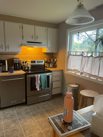 Kitchen - 3 Bedroom Condo for Spring 26 Sublet