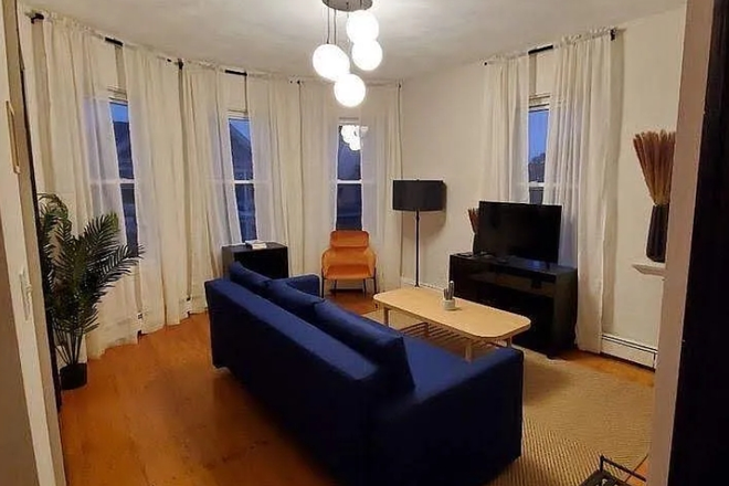 Living room - 101 Calumet St, Unit 1 Apartments