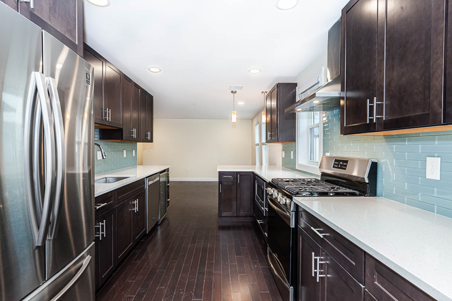 Call NOW for showings! 617-236-8600 - ALBION ST - DUPLEX 4BR - EACH BDRM HAS OWN BATH! FOR 6/1/2026 W/ IN UNIT LNDRY, A/C - $3000 OFF FEE! Apartments