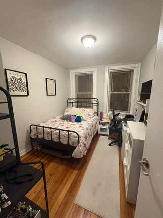 bed - 1 Split North End Apartments