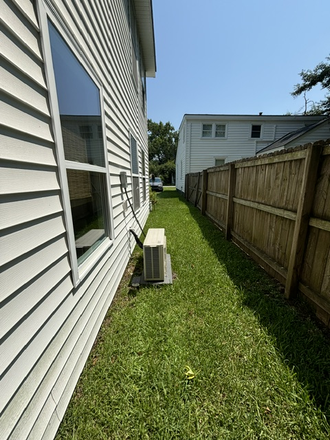 Exterior Side yard - Studio Apartment West Ashley- 2 miles from Downtown