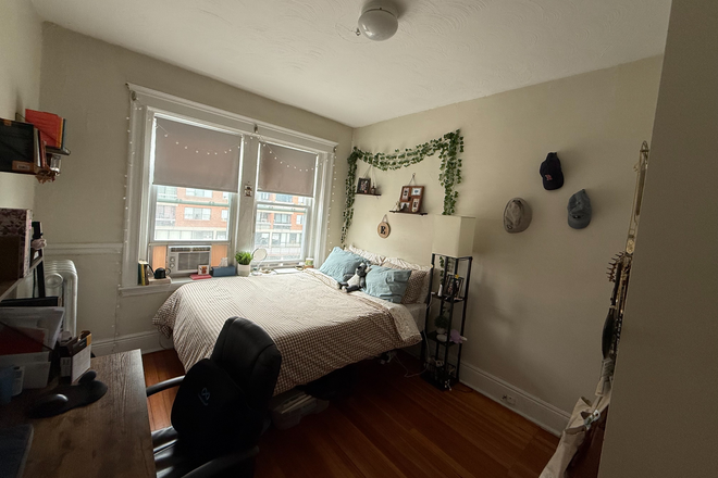 bedroom - Room in 3bd/1bath apt - Sept 1st move in!
