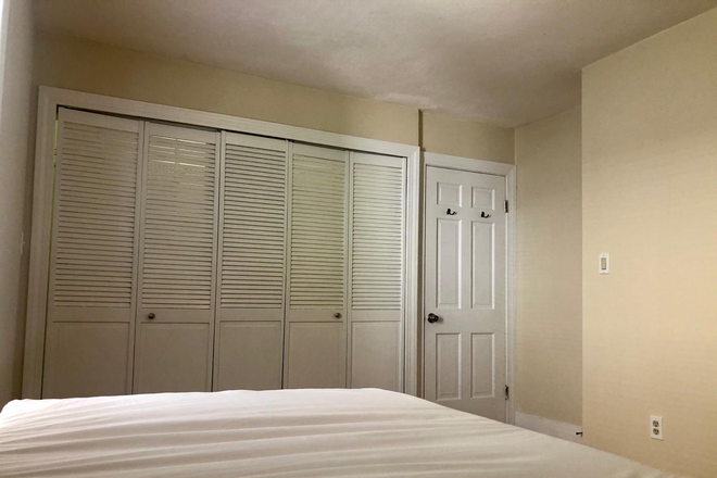 bedroom - One Bedroom w/Utilities Included, Near Tufts. Washer/Dryer Apartments