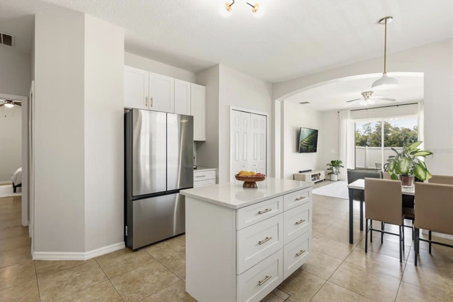 kitchen - Two Unfurnished Rooms Modern Updated 4x2 House Female Only– 6 Minutes from UCF - Utilities Included
