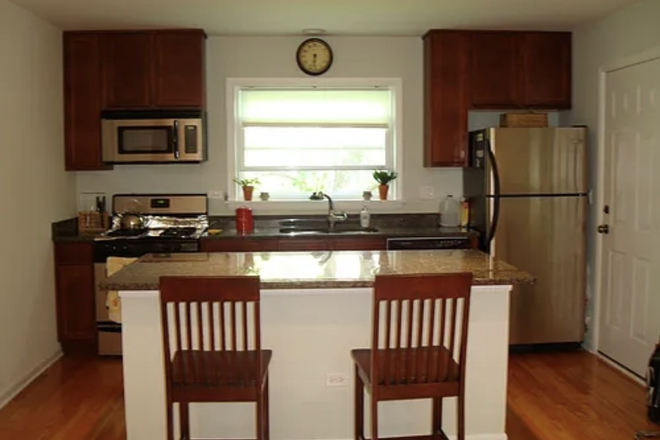 Kitchen - 2B/1B spacious, modern unit on NW campus Condo