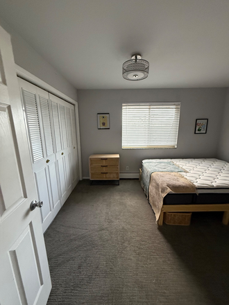 Bedroom - Apartment on the Hill - University Townhomes