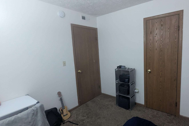 Bedroom - Evergreen Apartments, 5-Min Walk to Campus + Utilities Included!