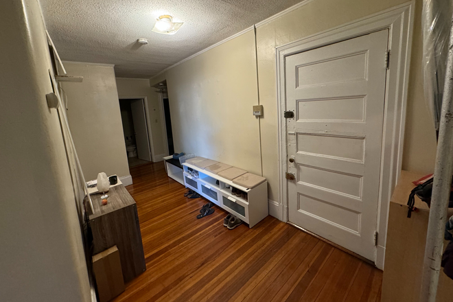 Entrance - Spacious Brookline apartment, next to TJs, 15 min walking to Longwood.