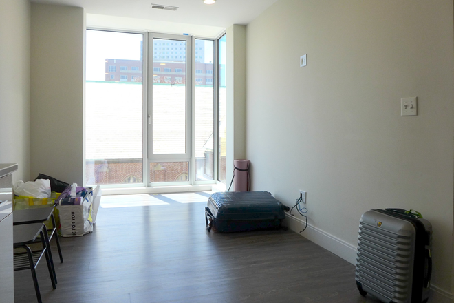 bostonrealtyonline.com - Refined One Bed Retreat Steps to Northeastern Apartments