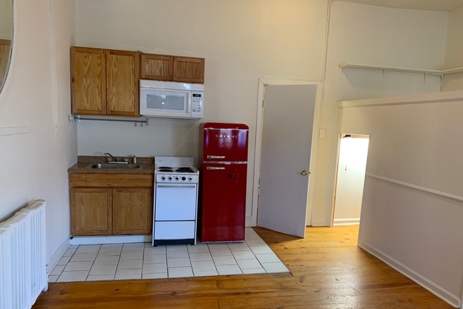 Kitchen - FISHTOWN, Small 1-bedroom  Studio, 1st floor.  Near all transportation, I-95.  $875 monthly w Apartments