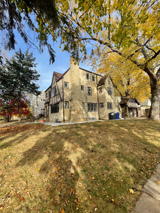 House - 5 bed 2 bath lower unit of a duplex