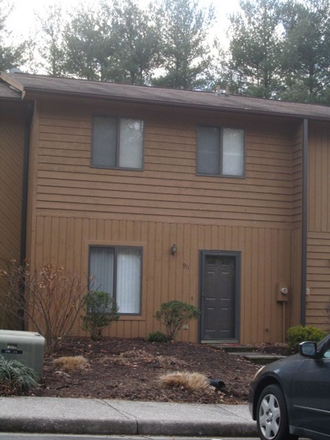  - 3 Bedroom 2.5 Bath Townhouse