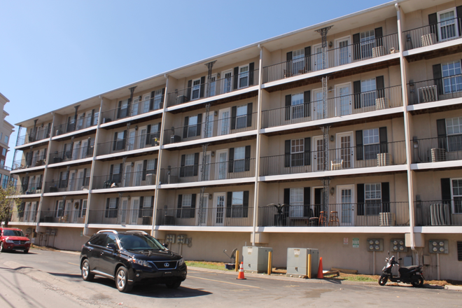 Exterior - 2 BED/ 2 BATH APARTMENT 1 block from VANDERBILT