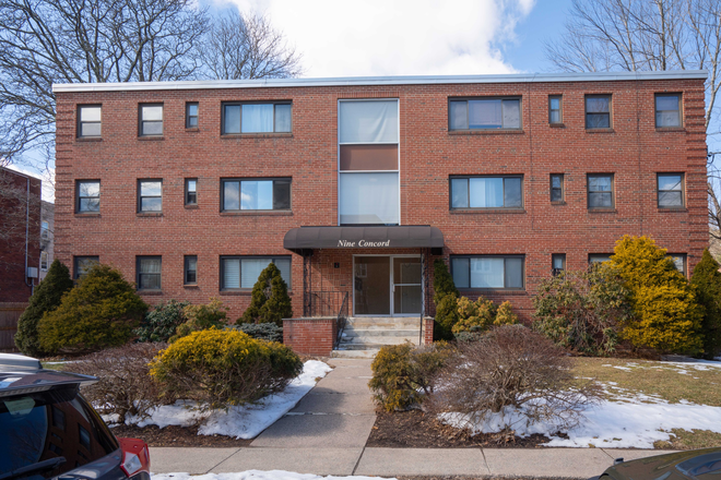 Front of Building - 2 BR, 1.5 BA, 1200 Sq. Ft. Apt - 1.1 miles from UConn Law; 1.5 miles from WH Center