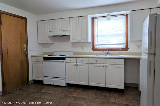Kitchen - 27 Hobart Lane-3BR Duplex (Campus Area) Duplex