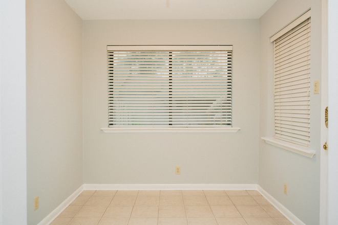 Eat-In Kitchen - Gated Two-Story 3BR/3BA Condo | Over 2,000 SF | 10 Minutes from UMMC