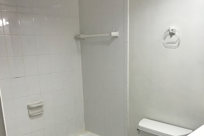 Bath - 1 Bedroom APT, walking distance to Georgetown in quiet building