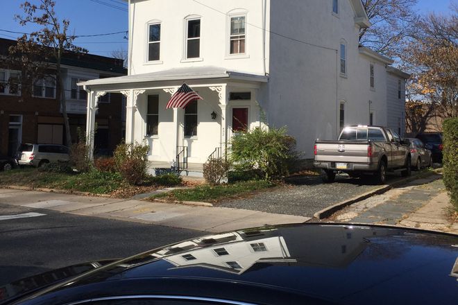 Street view with driveway and parking - Manayunk House