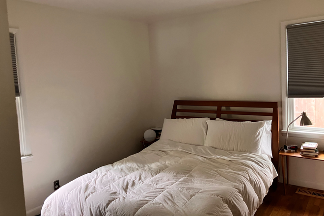 Back Bedroom - Two-bedroom with backyard, deck, and front porch in quiet neighborhood near Willamette River House