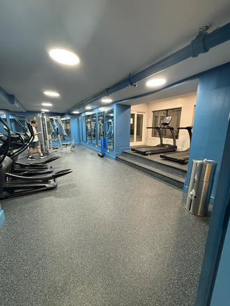 Gym - Near Lincoln Center Looking for Female Roommate