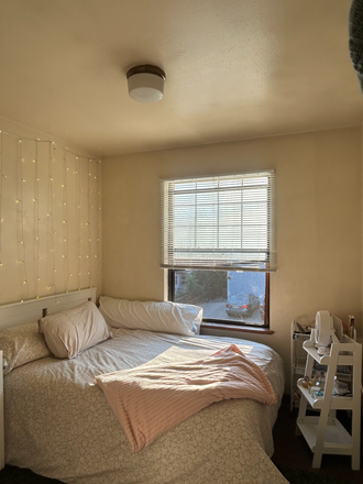 Bedroom - Cozy & Sunny Room for Sublease Summer '25 House