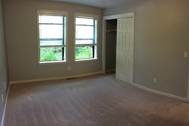 Bedroom - Sunnyside Property Management Apartments