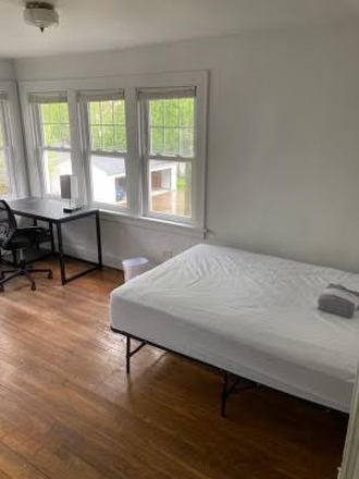 Bedroom - Close to Case Western in Cleveland Heights Rental