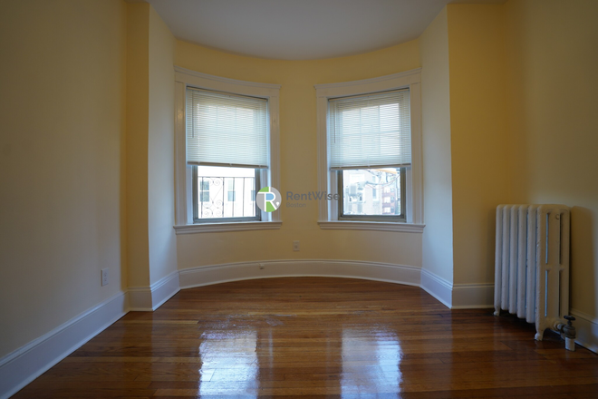 1 - NOV 2026-Sweet Comm Ave 1 bed, H/HW inc. NO BROKER FEE