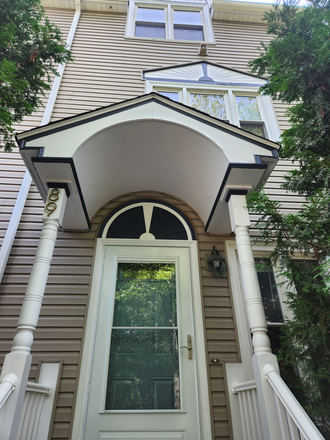Main Entrance - Room in Beautiful Mt. Hope Townhouse