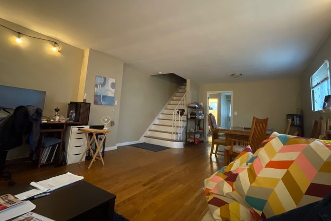 The livingroom - Off campus roommates