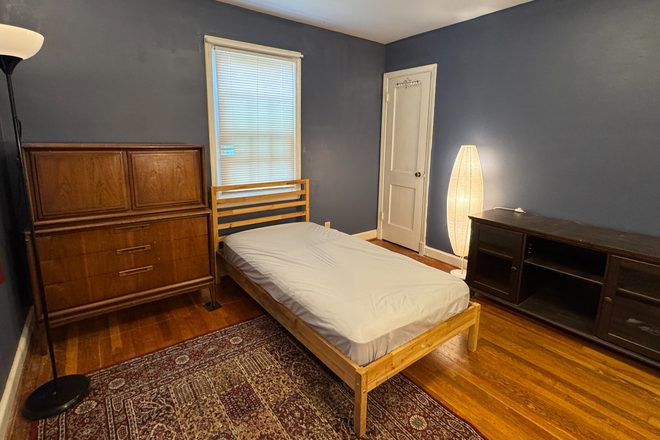 master bedroom 3 - Room for rent in Student house, summer sublet possible