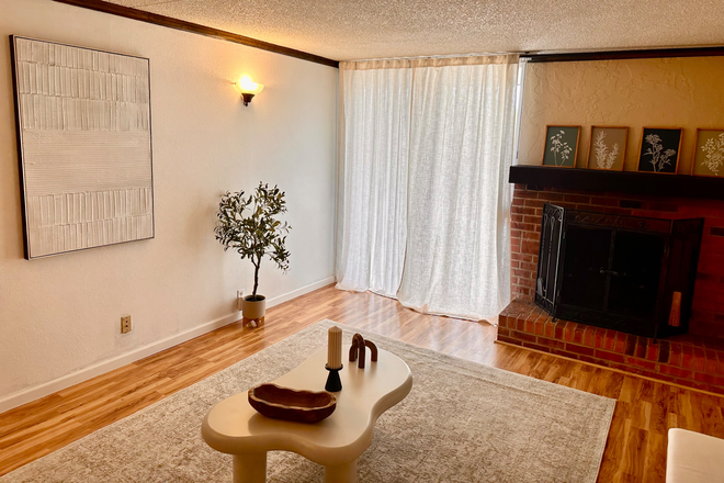 Living area - comes unfurnished - Boulder-near CU Campus Large 1 bedroom condo for rent - best deal!