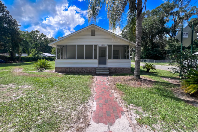  - Pet Friendly 2BR/2BA + Flex Space on Double Lot off Waldo Road!