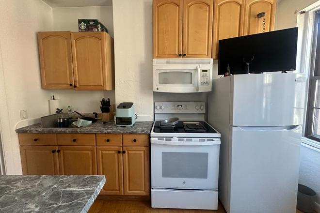 Call NOW for showings! 617-236-8600 - CHARTER ST - GORGEOUS RENOVATED 2BR NEAR WATERFRONT FOR *9/1/2026* W/ HIGH END KITCHEN, OPEN LAYOUT Apartments