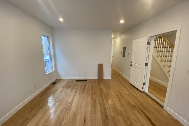 Call call or text Arezou at 617-584-7817 - Stunning 2 level duplex unit in Central Square: available for rent 6/1 but flexiable with date Apartments