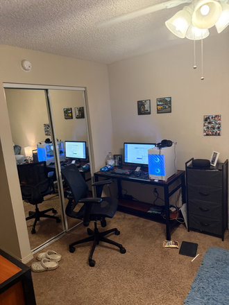 Closet with desk (rolling chair not included) - Knights Circle 1x1 in a 4x4 Apartment close to UCF Main Campus