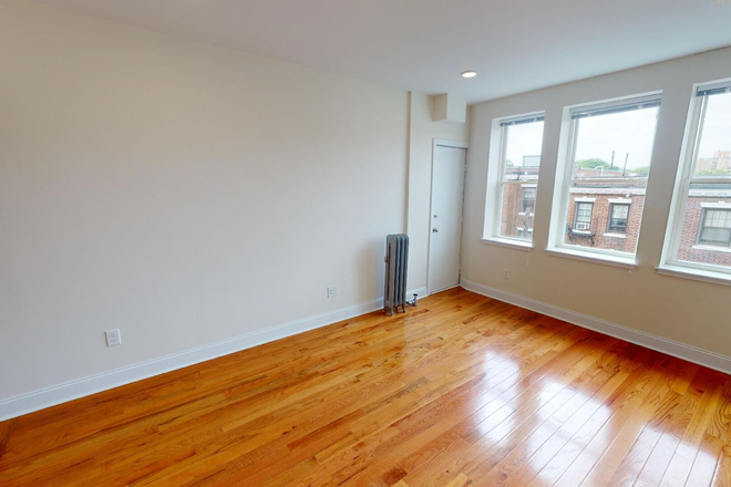 Hub Realty - Front facing 1 bedroom with new kitchen and bath, deck, near BC shuttle Apartments