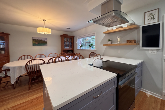 Kitchen Island & Dining Room - Rutledge Ave 3 Bed Townhouse - Short Walk to Campus!
