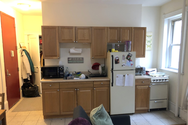 Kitchen - Large Studio Available NOW! *CONTACT NOAH 603-470-8181 Apartments